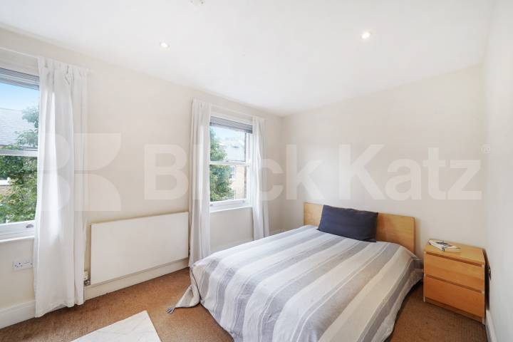 Boasting over 1350 Sq.Ft. of living and entertaining space Marcia Road, London Bridge